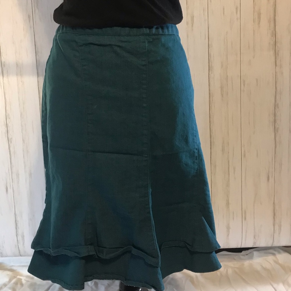Women’s green denim skirt 22 3/4”